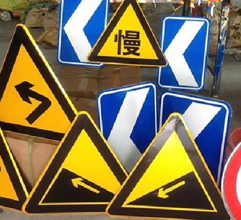 威宁标识标牌中颜色的确定是很重要的。